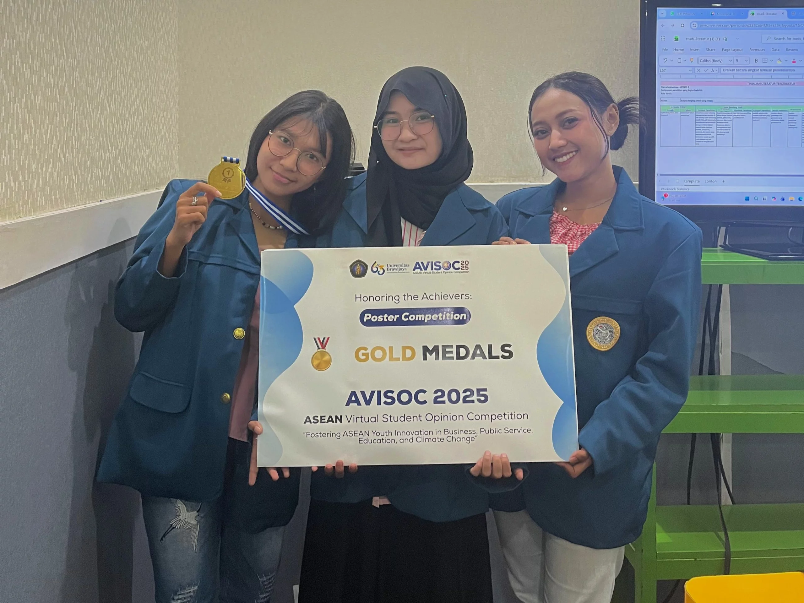UNAIR students from various study programs secured Gold Medals in the Poster Competition category at the ASEAN Virtual Student Opinion Competition (AVISOC) 2025 (20/11/2025). (Photo: Source)