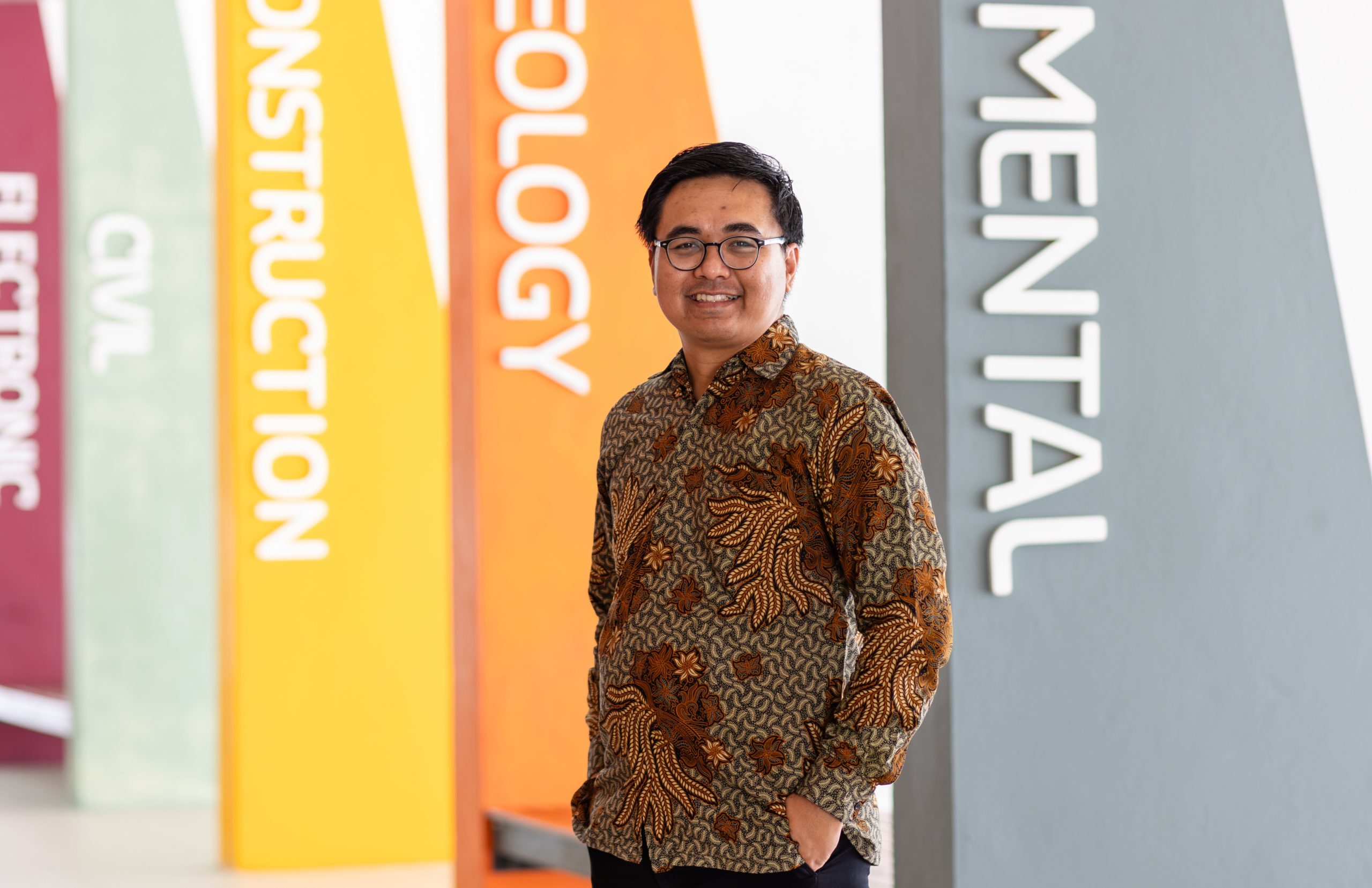 Dr. Edza Aria Wikurendra, PhD, a Universitas Airlangga (UNAIR) alumnus who currently lectures at Curtin University Malaysia. (Photo: By courtesy)