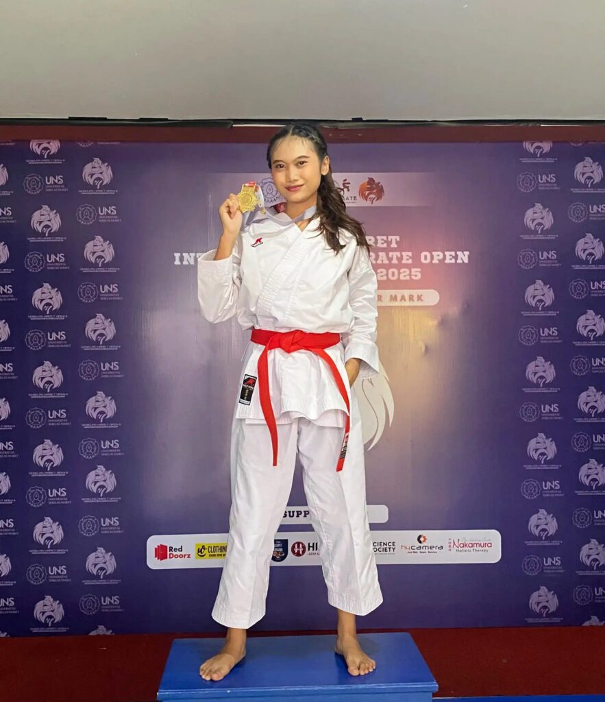 Dhea Maulina Riyadi receives her First-Place award at the 2025 International Karate Open Championship “Sebelas Maret Open.” (Photo: Personal Documentation)