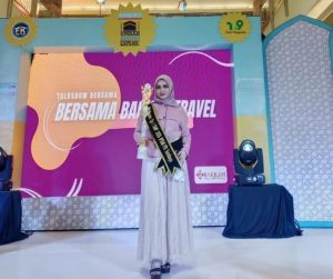 Ayu Zahra Hefnitasari ketika prosesi penyerahan penghargaan (Foto: Istimewa)