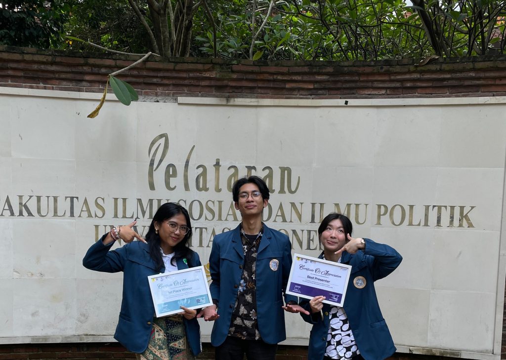 Tim UNAIR menyabet Juara 1 dalam lomba IFPR UI. (Foto: Istimewa).