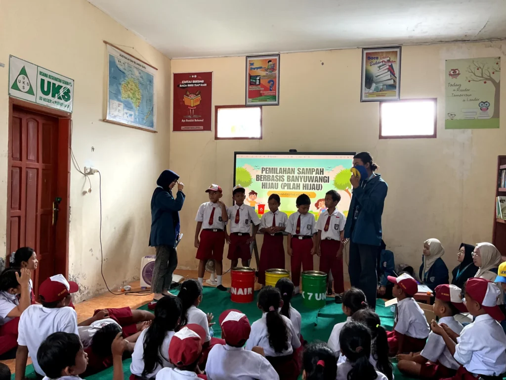 Penyampaian Materi Pemilahan Sampah di SD Negeri 4 Purwoharjo (Dokumentasi BBK 7 UNAIR Banyuwangi, 2026)