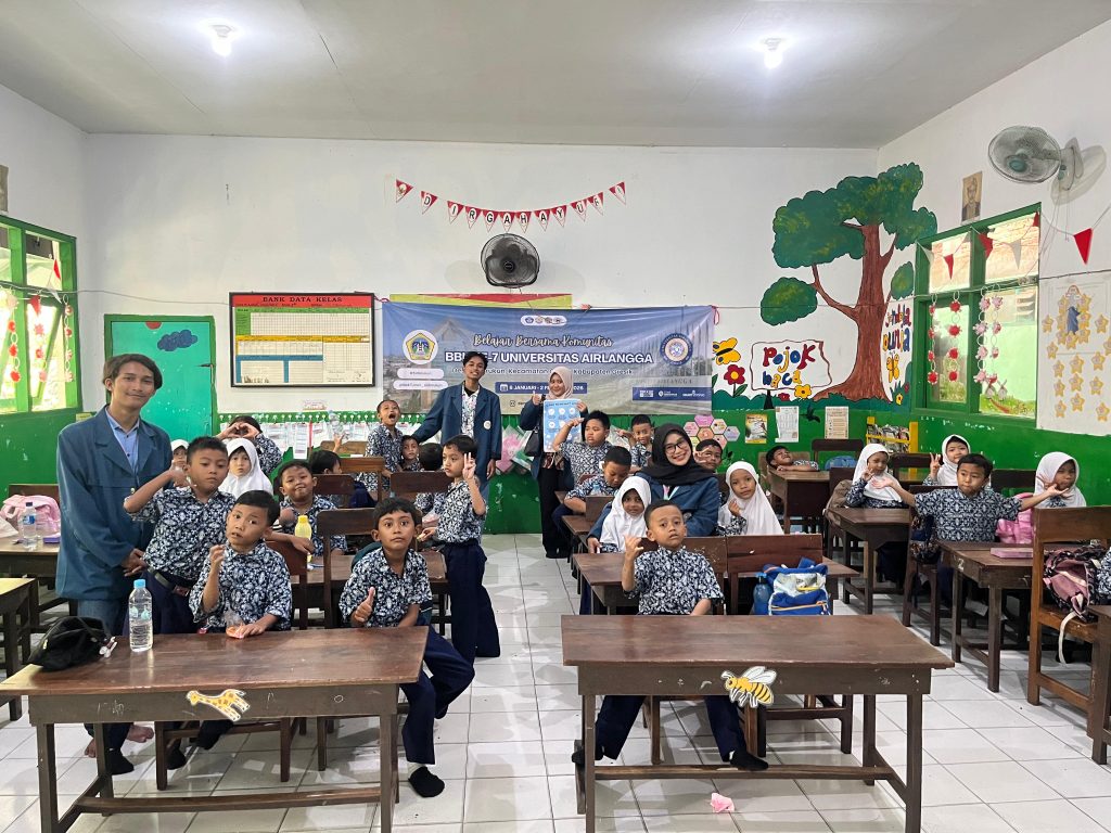 Kelompok BBK 7 Sidorukun-Gresik Universitas Airlangga (UNAIR) melaksanakan edukasi kesehatan gigi dan mulut melalui program kerja Sikat Ceria di SD Negeri 11 Gresik, Desa Sidorukun, Kecamatan Gresik, Kota Gresik, Rabu (15/01/2026) (Foto : Dok. Tim BBK 7, Sidorukun)