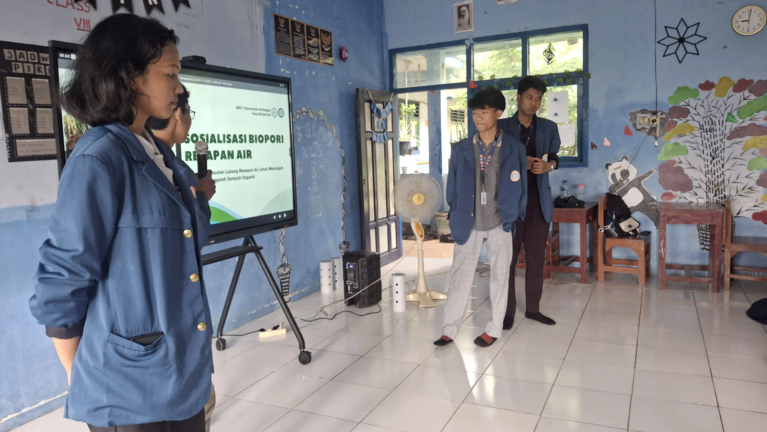 Mahasiswa BBK Banjarrejo Sedang Menjelaskan Materi (Foto: Koleksi Pribadi)