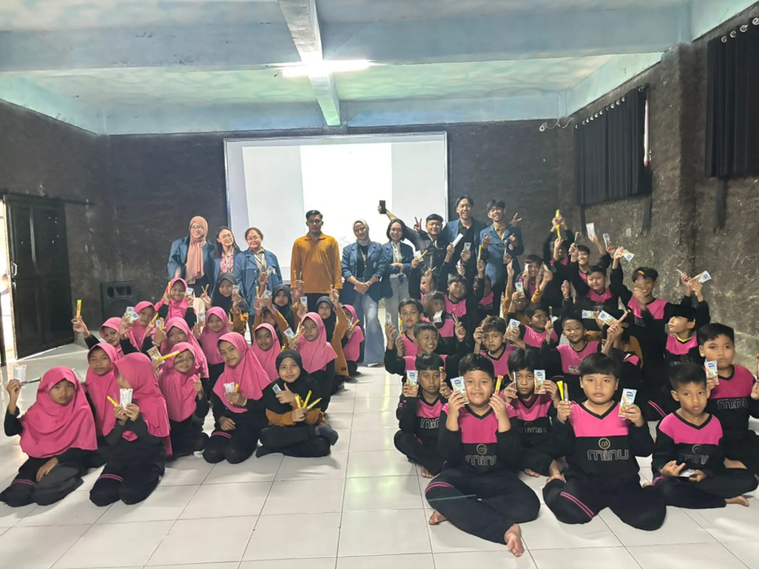 Dokumentasi Bersama Siswa MI NU Tegasari Setelah Pemaparan Materi