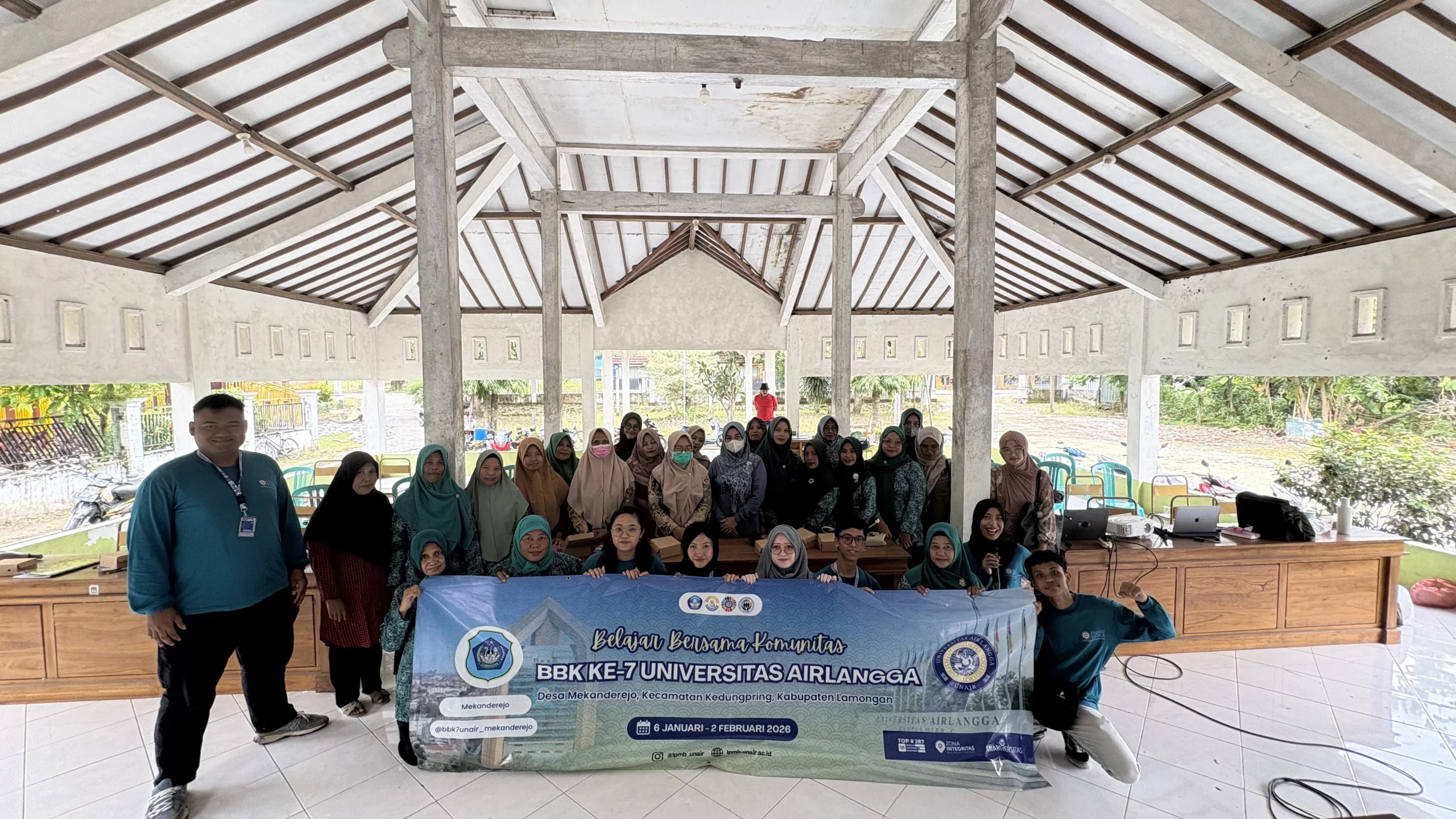 Foto penyampaian materi oleh narasumber pada kegiatan Gerbang Biopori di Balai Desa Mekanderejo (dok. Istimewa)