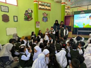 Menjelaskan materi tentang Magic Words (Kata ajaib). (Foto: Istimewa)