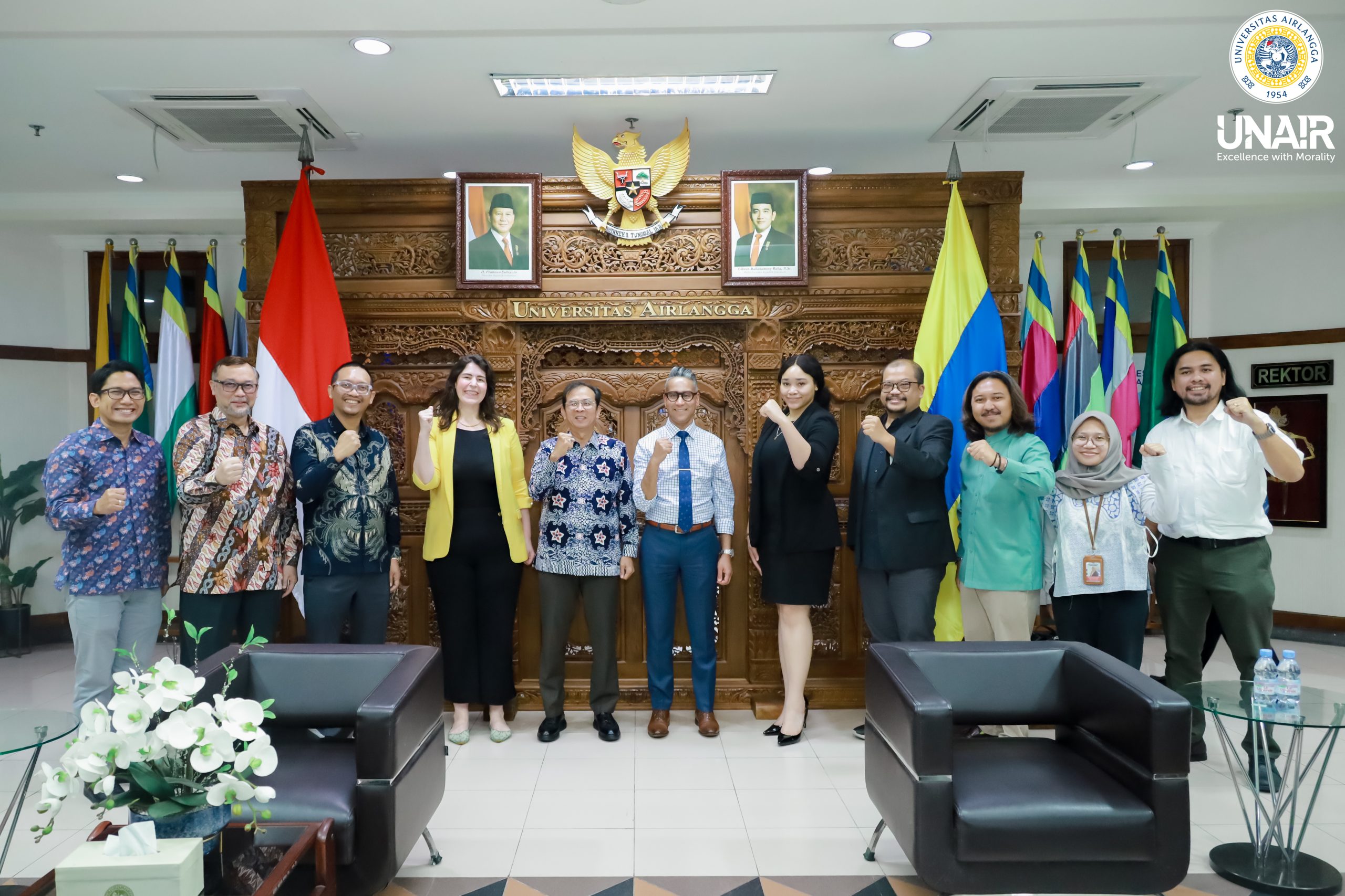 A group photo from the visit of the U.S. Embassy in Jakarta and the U.S. Consulate General in Surabaya to Universitas Airlangga (UNAIR), Wednesday (January 21, 2026). (Photo: PHMP UNAIR)