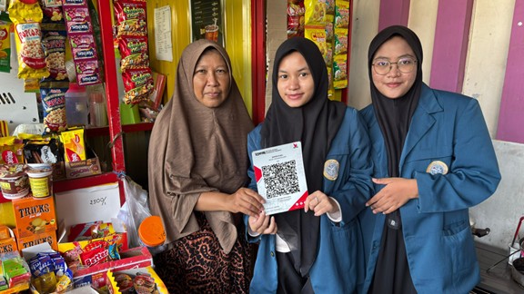 MENDORONG UMKM NAIK KELAS MELALUI DIGITALISASI PEMBAYARAN DI KELURAHAN NGARGOSARI, KECAMATAN KEBOMAS, KABUPATEN GRESIK