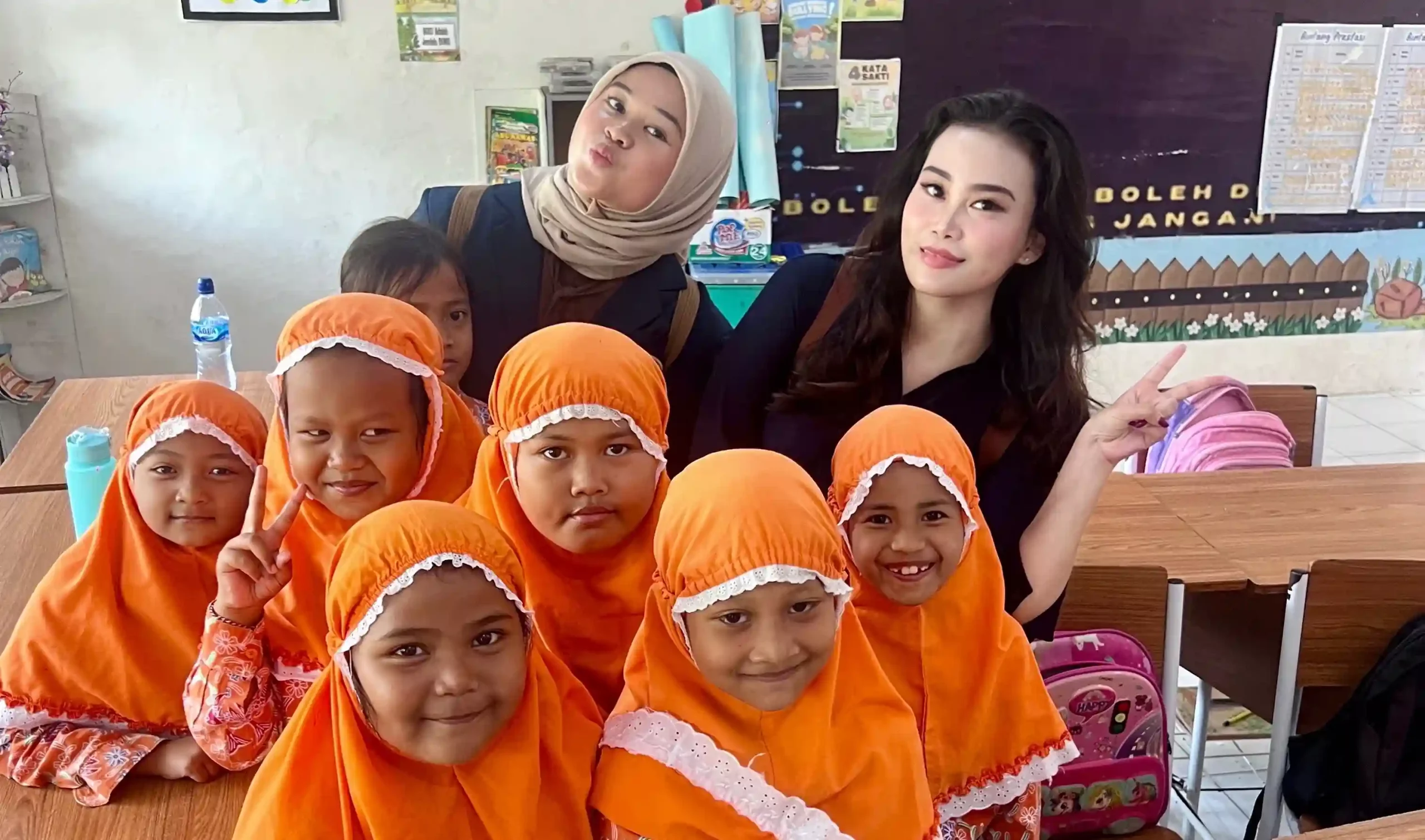 Mahasiswa BBK 7 UNAIR memberikan edukasi gizi kepada siswa UPT SD Negeri 22 Gresik (Foto:Pribadi)