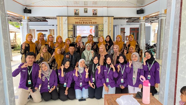 Mahasiswa Praktik Kerja Lapangan (PKL) Fakultas Ilmu Kesehatan, Kedokteran, dan Ilmu Alam (FIKKIA) Universitas Airlangga (UNAIR) menyelenggarakan kegiatan Kader Aksi Sendi di Balai Desa Bulusari, Dusun Krajan, pada Jumat (10/01/2026)