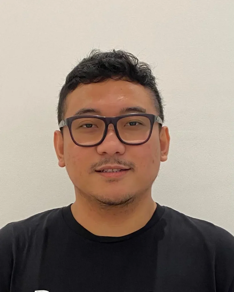 Syahrul Bahar, an alumnus of UNAIR’s Faculty of Science and Technology, has established a successful career at Deloitte as an AI and Data Consultant. (Photo: By courtesy)