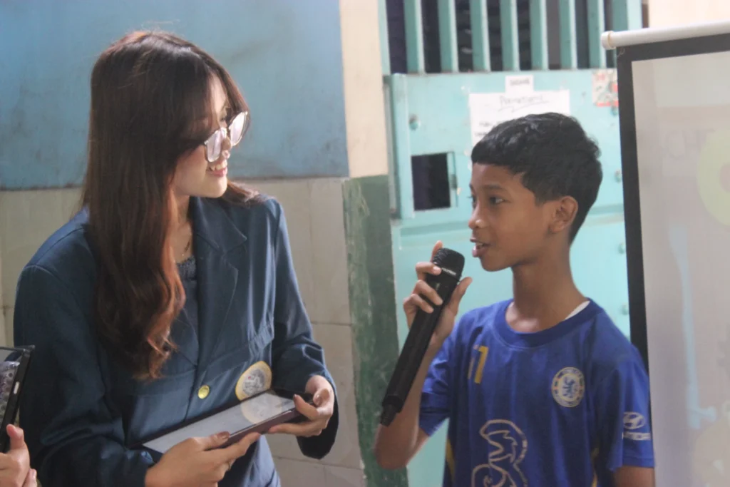 Peserta aktif mengikuti rangkaian kegiatan edukasi pergaulan sehat dan pencegahan bullying melalui Program Generasi Cerdas Bergaul di Balai RT 03 RW 02 Kelurahan Mulyorejo, Sabtu (17/1/2026).
