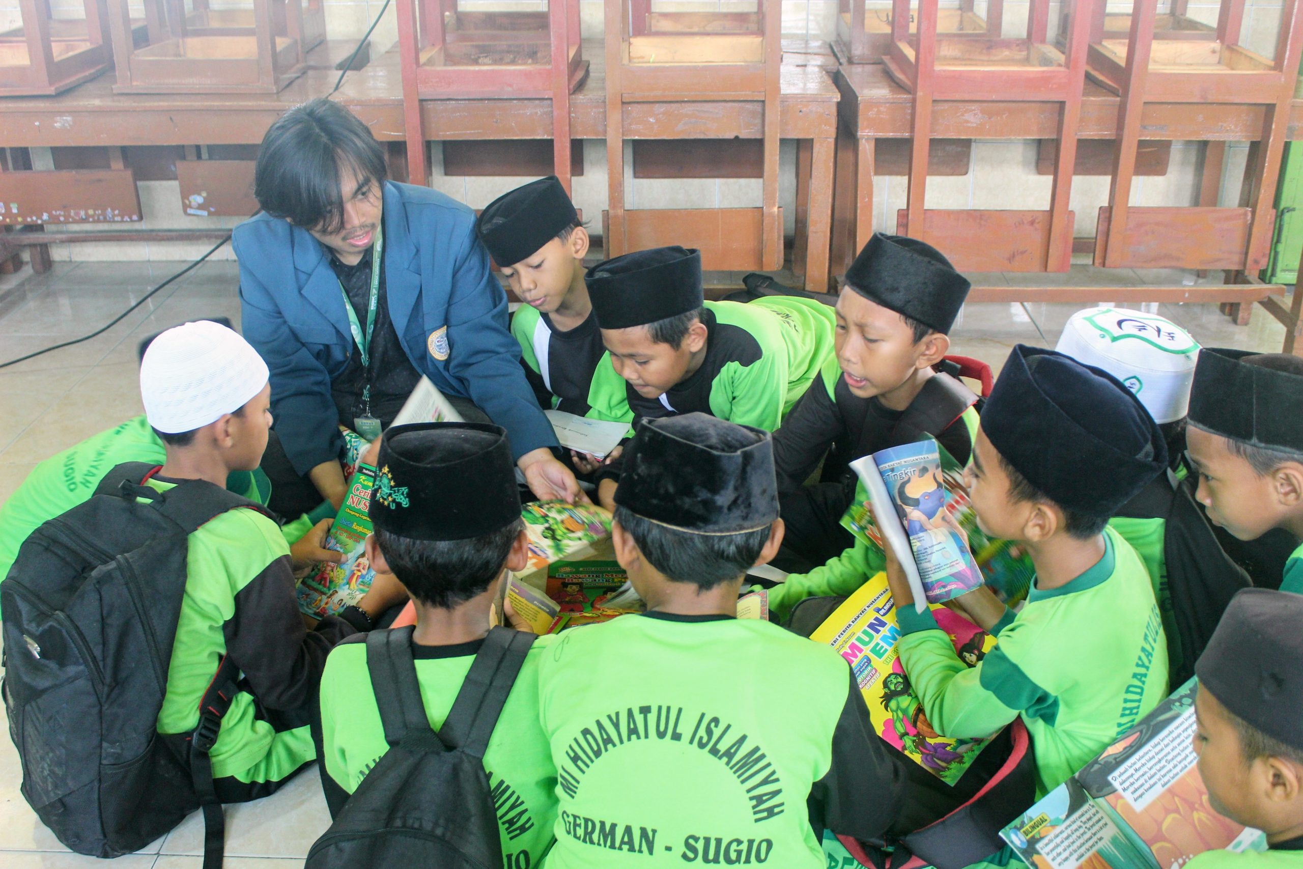 Sesi membaca bersama pada program kerja BINTANG (Foto: Dok. Pribadi)