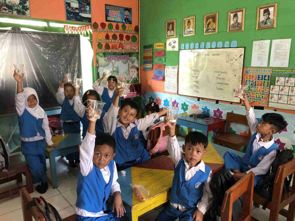 Mulai hari Senin (12/1/2026), mahasiswa Belajar Bersama Kelompok (BBK) melaksanakan kegiatan pembelajaran di KB Tunas Kasih dan TK Dharma Wanita Wungu 02. Kegiatan ini bernama Sekolah Pahlawan Bumi