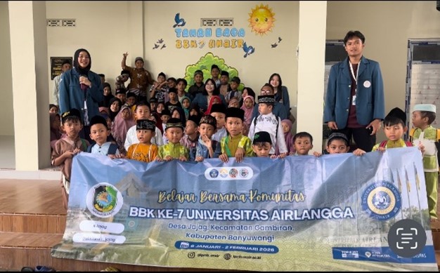 Mahasiswa Belajar Bersama Komunitas (BBK) 7 Universitas Airlangga (UNAIR) Surabaya melaksanakan program Taman Baca “Pelita Desa” di TPQ Al Falah
