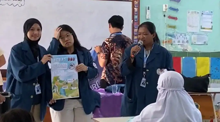 Pemaparan materi edukasi preventif mengenai mitigasi penularan virus dengue dan penerapan protokol 3M di UPT SD Negeri 32 Gresik, Rabu (21/1/2026)