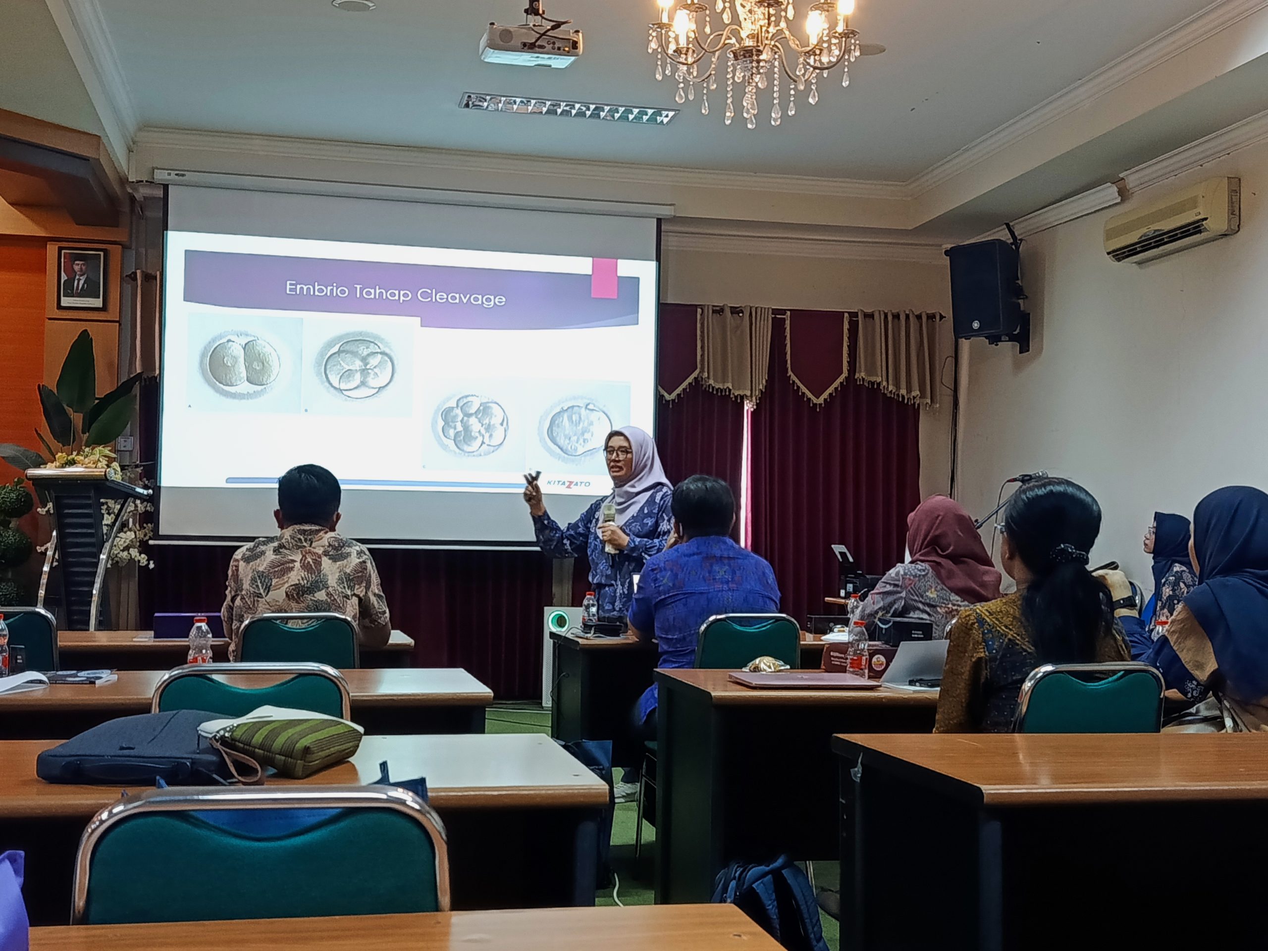 Presentation on embryo vitrification delivered by Dr. drh. Rini Widyastuti, MSi. (Photo: By courtesy)