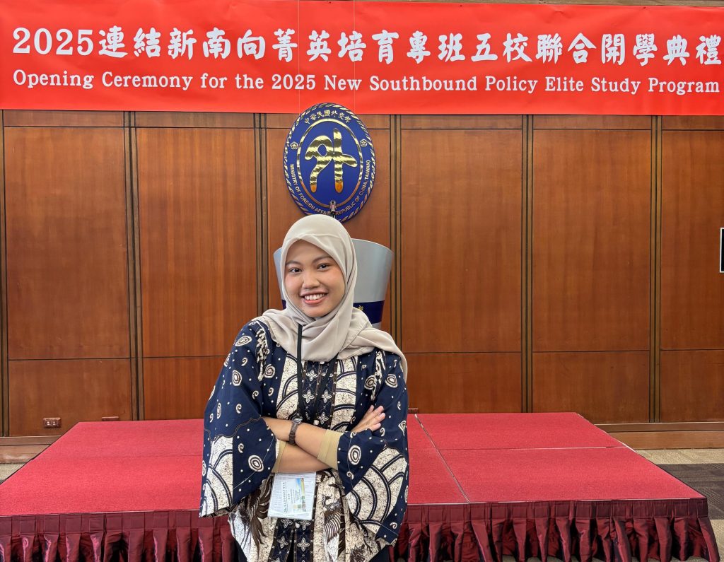 Defia Putri Mahardika delegasi UNAIR pada Opening Ceremony New Southbound Policy Elite Study Program (Foto: Istimewa)