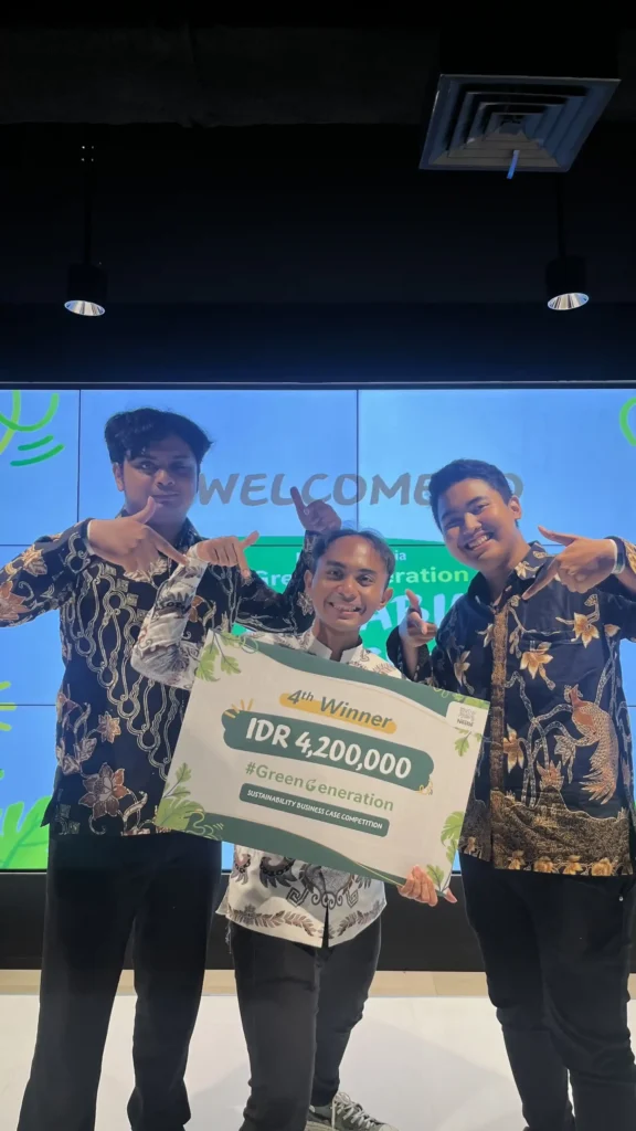Bismillah Sukses Team consists of Ridhwan Fadly Saputra (FST, 2022), Farrelindra Nadhif Islami (FTMM, 2024), and Muhammad Dafi Aritama (FST, 2024) at the awarding ceremony of the international competition GreenGeneration: Sustainable Case Competition organized by Nestlé Indonesia. (Photo: By courtesy)