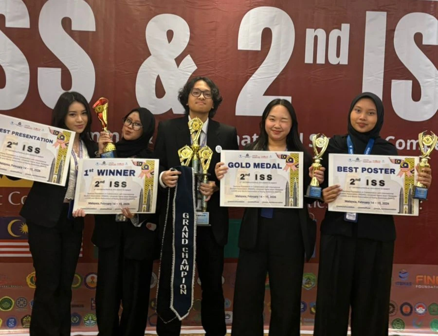 The UNAIR team at the 2nd International Student Summit (ISS) in Kuala Lumpur, Malaysia. (Photo: By courtesy)