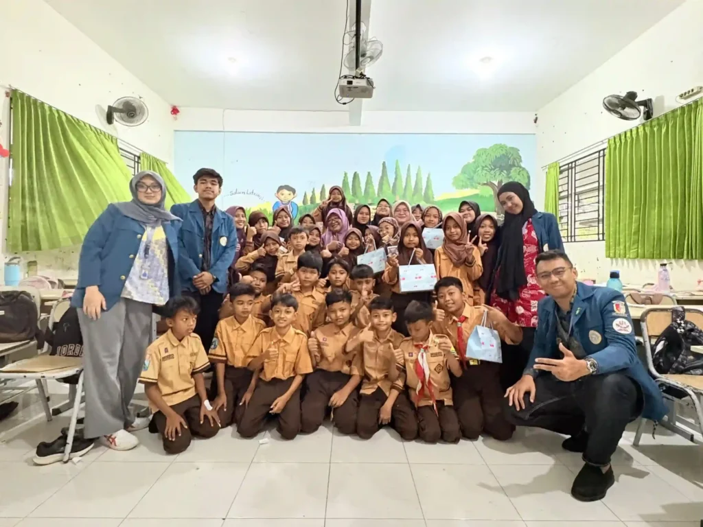 Belajar Bersama Komunitas (BBK) 7. Salah satu program unggulan di bidang pendidikan yang dilaksanakan adalah Program Pengajaran “Lentera”, sebuah inovasi pembelajaran literasi berbasis permainan