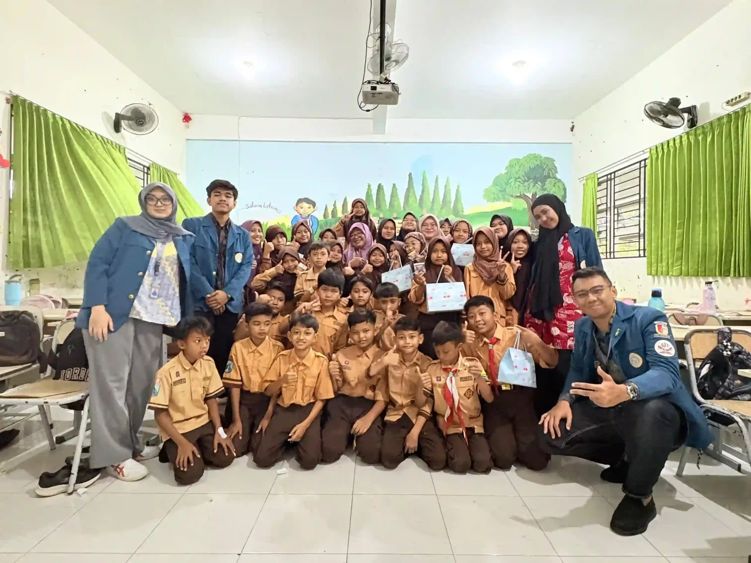 Belajar Bersama Komunitas (BBK) 7. Salah satu program unggulan di bidang pendidikan yang dilaksanakan adalah Program Pengajaran “Lentera”, sebuah inovasi pembelajaran literasi berbasis permainan