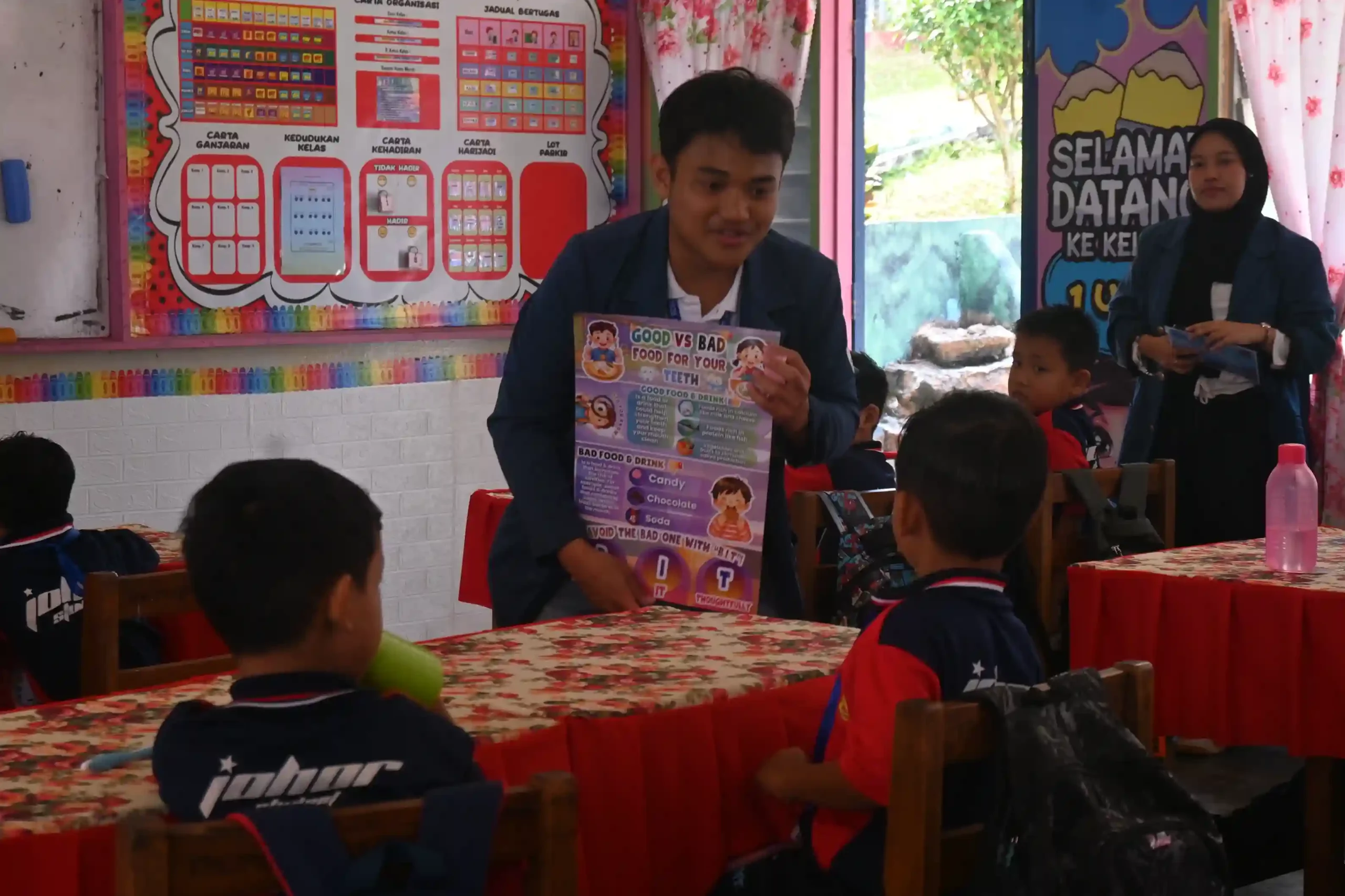 Kelompok BBK 7 Internasional saat melakukan edukasi