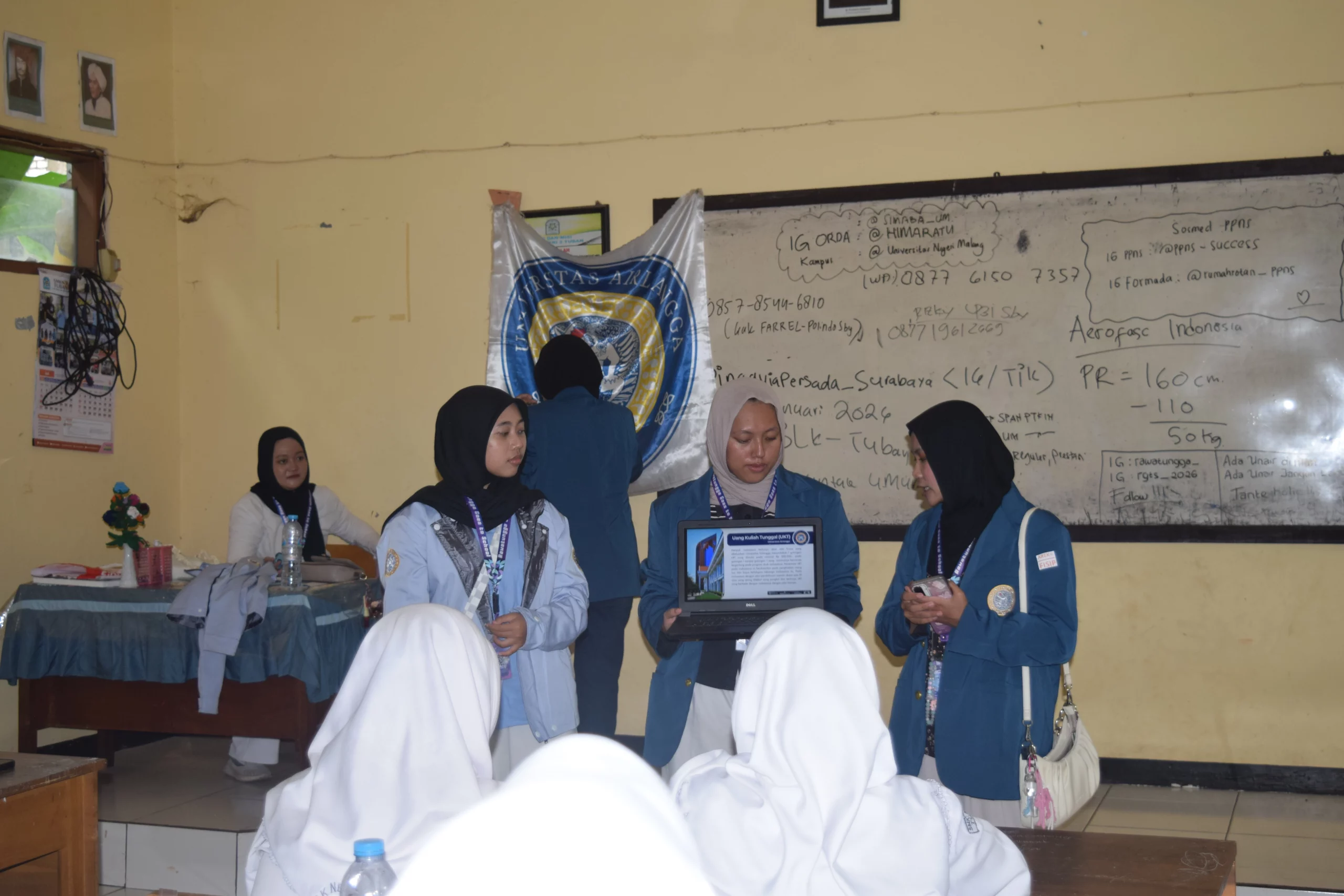 Tim Rawatungga Goes to School (RGTS) saat melangsungkan sosialisasi di SMKN 2 TUBAN. (Foto: Dok. Tim)