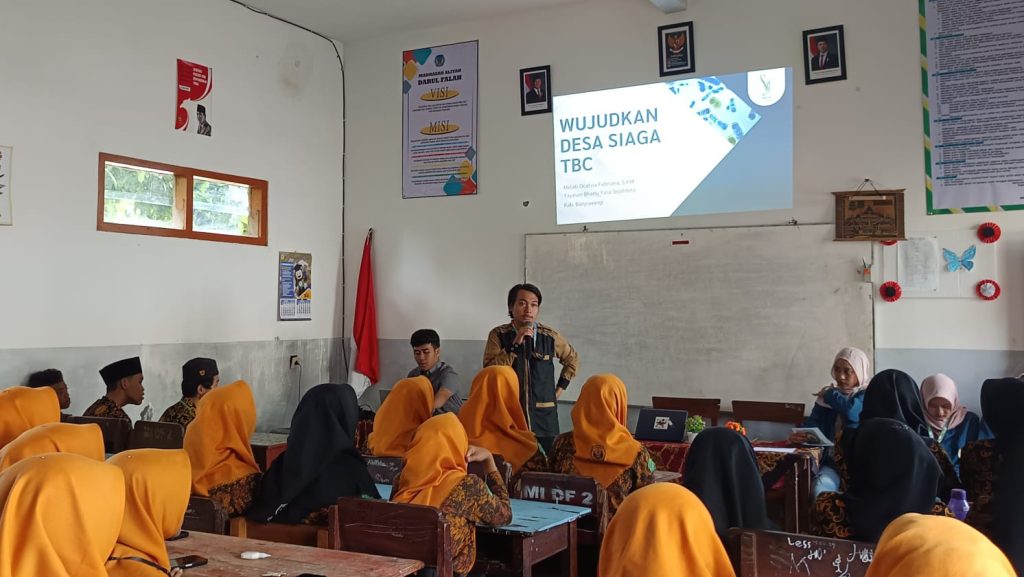 Mahasiswa Praktik Kerja Lapangan (PKL) 6 Desa Bulusari, Program Studi Kesehatan Masyarakat, Fakultas Ilmu Kesehatan, Kedokteran, dan Ilmu Alam (FIKKIA) Universitas Airlangga, sukses melaksanakan kegiatan edukasi dan skrining Tuberkulosis (TBC) bertajuk SAHABAT GEMA TBC (Satu Hati Bangun Aksi Edukatif melalui Gerakan Masyarakat Anti TBC).