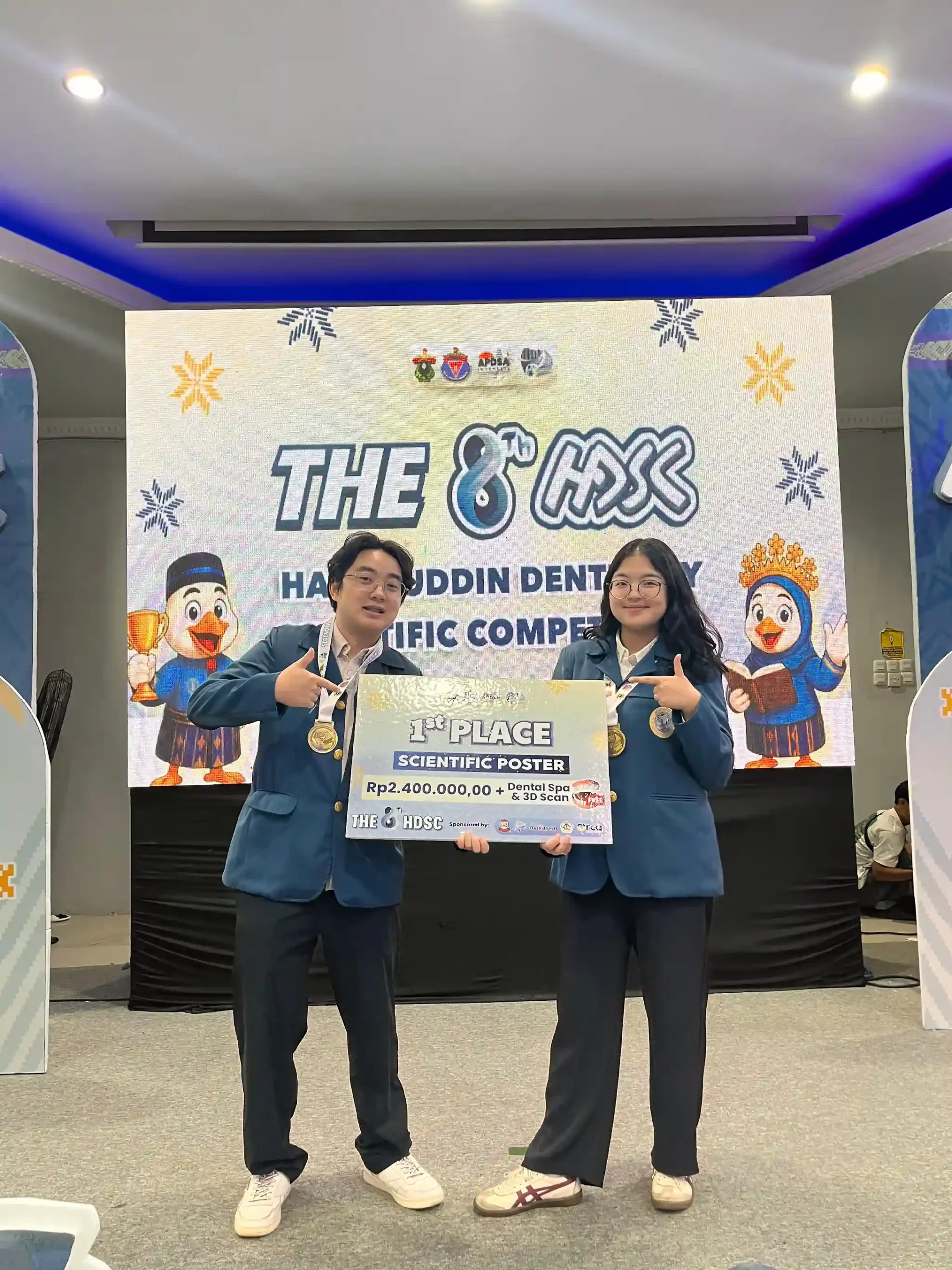 Tim FKG Universitas Airlangga peraih Juara 1 International Scientific Poster Competition pada The 8th Hasanuddin Dentistry Scientific Competition 2025. (Foto: Dok. Pribadi)