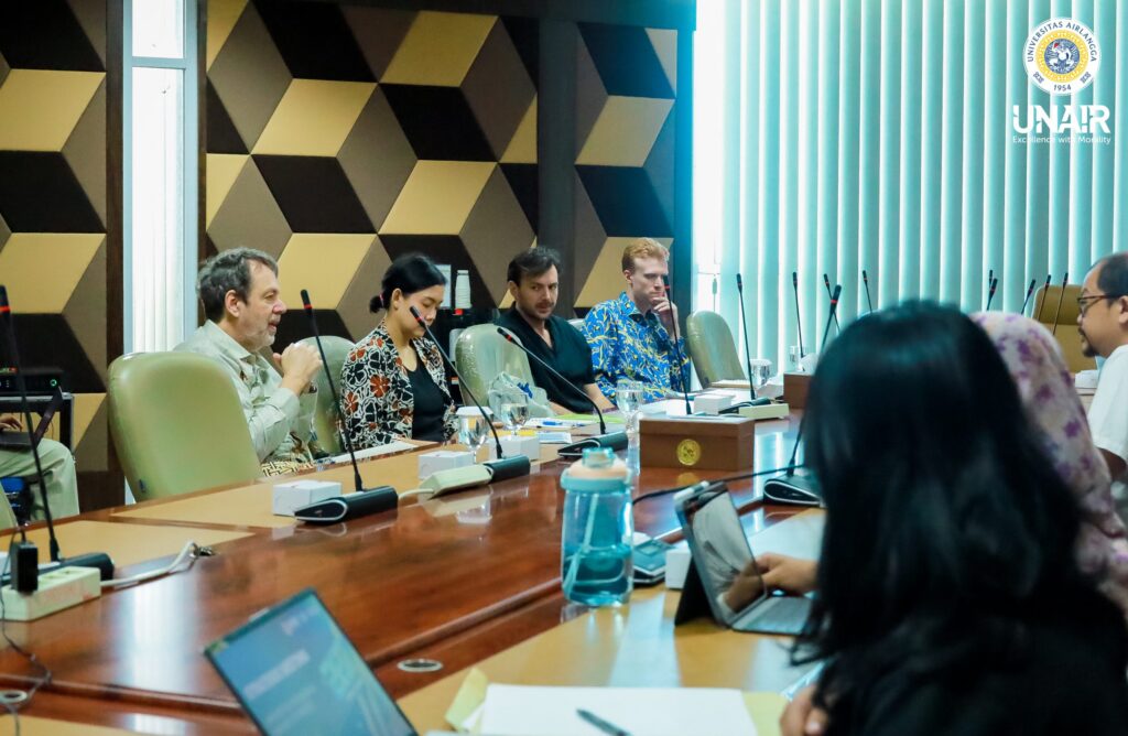 A delegation from the Embassy of Sweden Jakarta met with leaderships of Universitas Airlangga (UNAIR) and representatives of Airlangga Global Engagement (AGE UNAIR) to explore potential areas of collaboration on Feb. 13, 2026, in the Banten Room, ASEEC Tower, Dharmawangsa-B Campus. (Photo: UNAIR Public Relations)