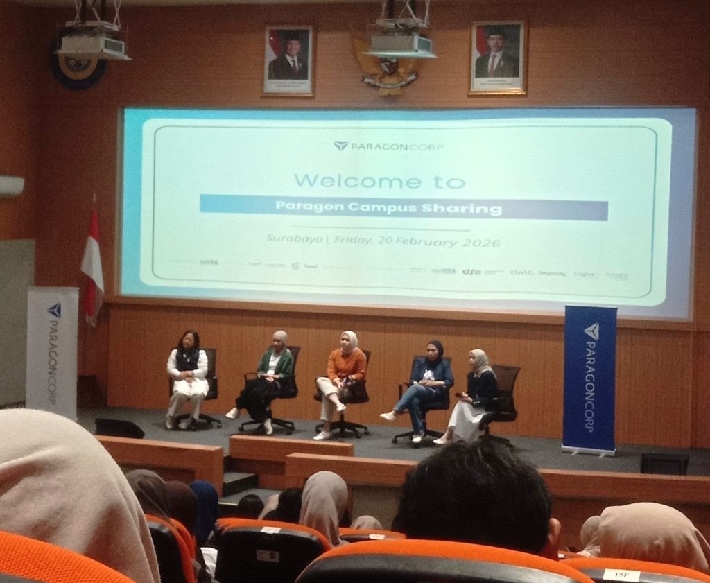 Empat perwakilan Direktorat Paragon Corp dalam sesi Q&A pada Paragon Campus Sharing yang terselenggara di Universitas Airlangga (foto: Istimewa)