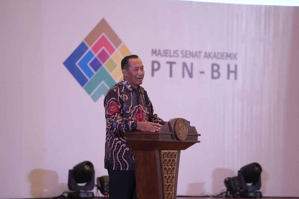 Foto Wakil Menteri Pendidikan Tinggi, Sains dan Teknologi, Prof Dr Fauzan MPd dalam kegiatan Sidang Paripurna MSA PTN-BH di UNAIR. (Foto: Istimewa)