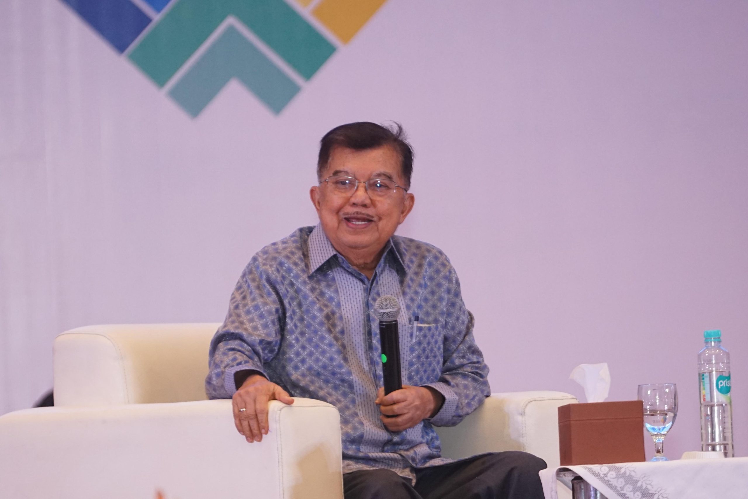 Dr (HC) Drs H Muhammad Jusuf Kalla saat sesi diskusi materi pada sidang MSA PTN-BH di UNAIR, Jumat (6/2/2026). (Foto: Istimewa)