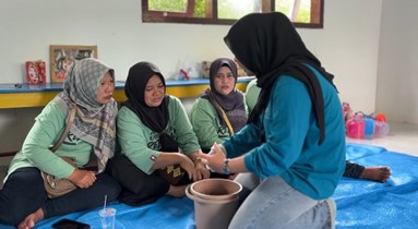 Kelompok BBK 7 Temurejo Universitas Airlangga melaksanakan kegiatan edukasi LELONIC (Lele Inovatif dari Galon) dan KTP (Kotoran Ternak jadi Pupuk).