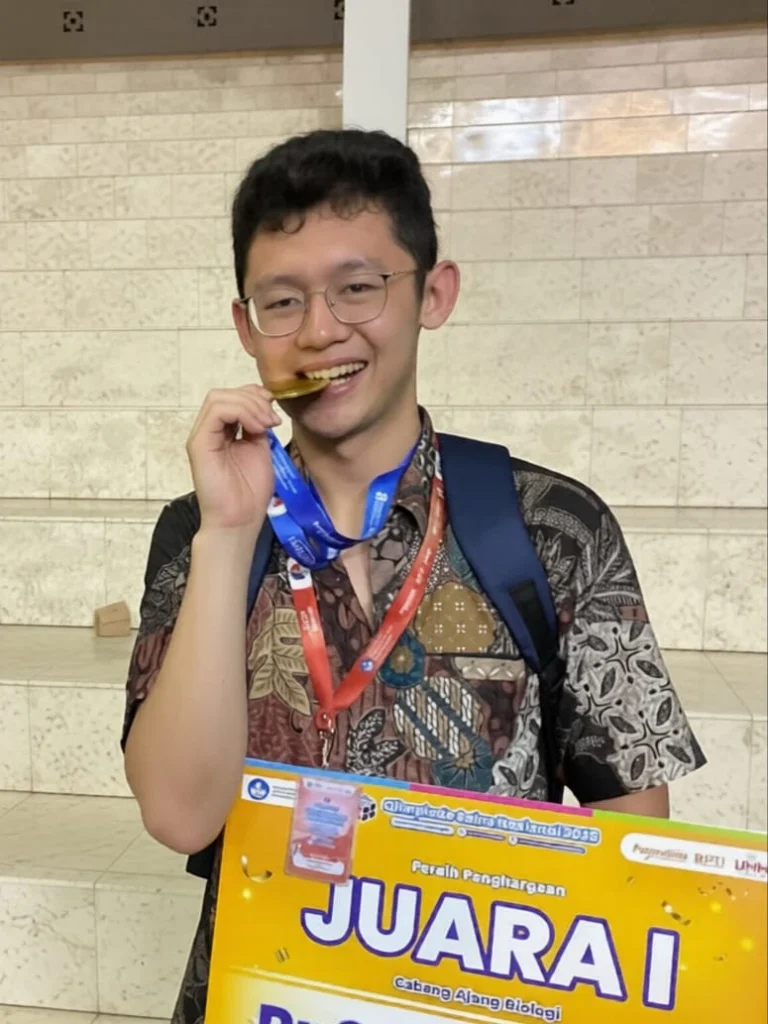 Wong Bryant Alden, a student of SMAK BPK Penabur Singgasana, won first place in the 2025 National Biology Olympiad (OSN).