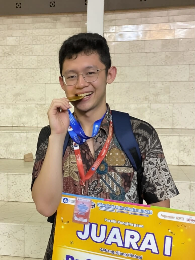 Wong Bryant Alden, a student of SMAK BPK Penabur Singgasana, won first place in the 2025 National Biology Olympiad (OSN).