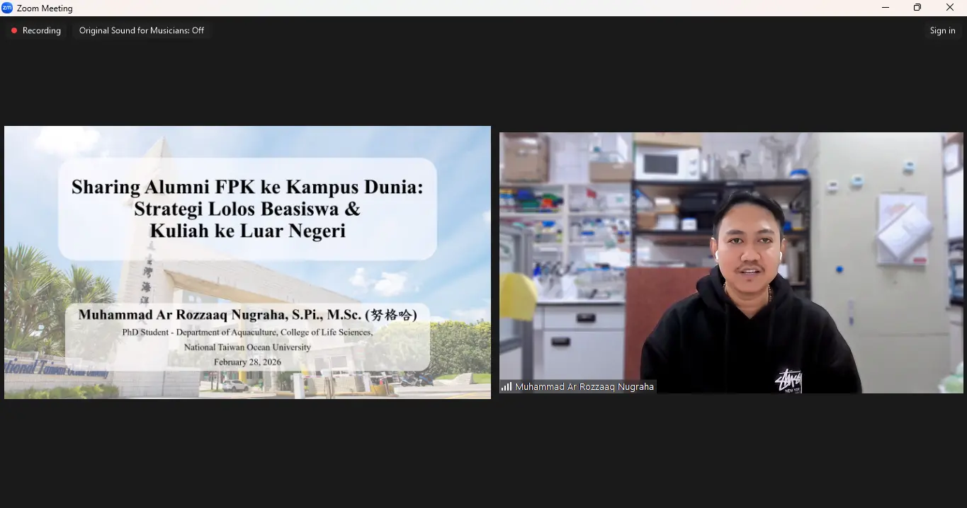 Muhammann Ar Rozzaaq Nugraha, SPi MSc presents strategies to secure scholarships and pursue studies abroad during FPK alumni sharing seminar. (Photo: By courtesy)