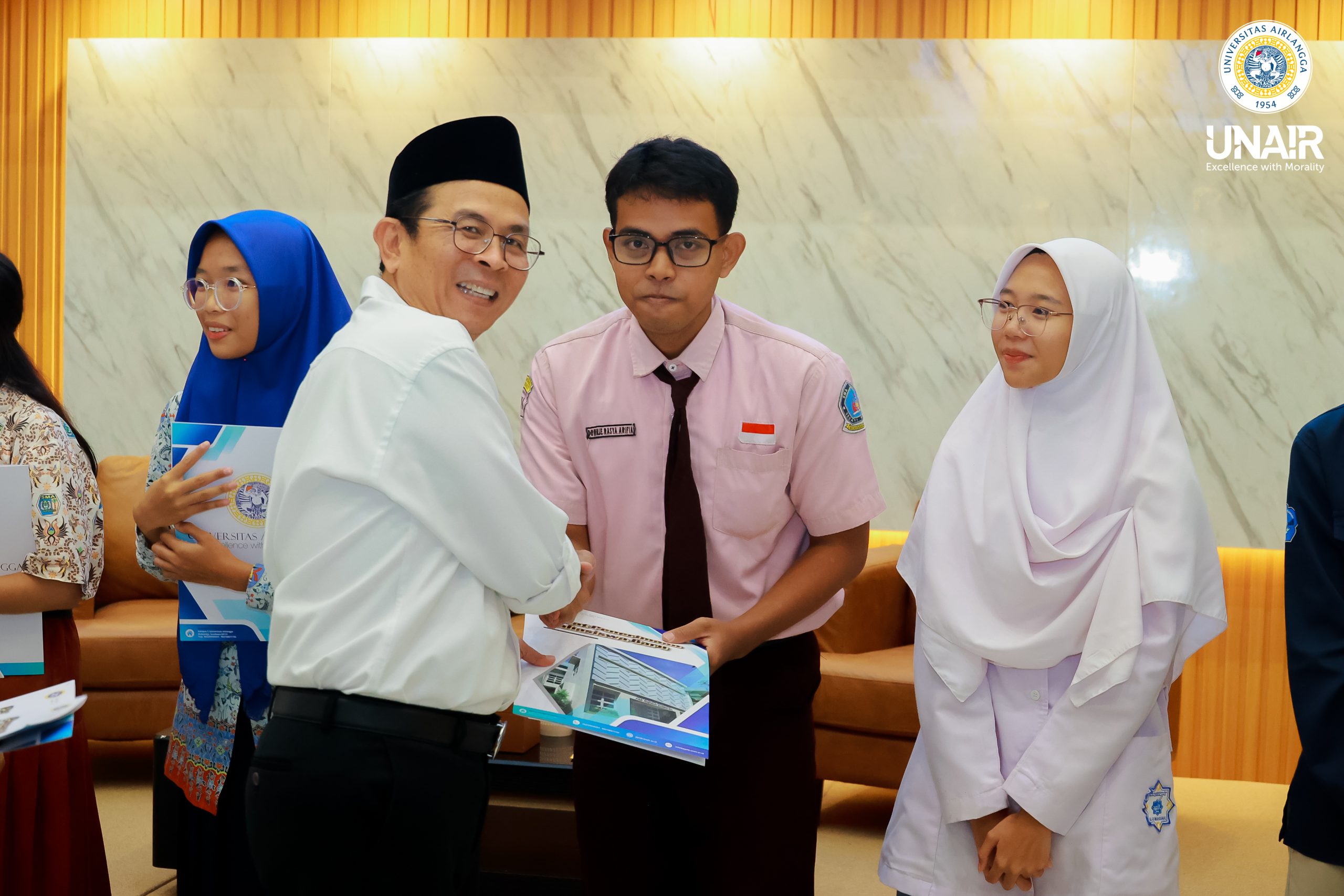 Rector of Universitas Airlangga presents a golden ticket certificate to selected candidates. (Photo: By courtesy)