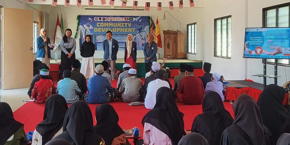 Penyampaian materi PHBS kepada anak-anak PMI sebagai bagian dari edukasi kesehatan masyarakat