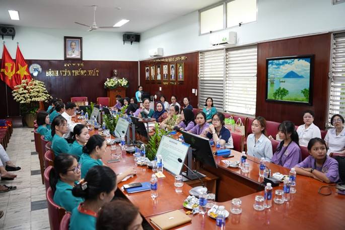 Mahasiswa Fakultas Keperawatan Universitas Airlangga (FKp UNAIR) mengikuti program Student Outbound Part Time di Văn Lang University (VLU), Vietnam pada 17–21 November 2025