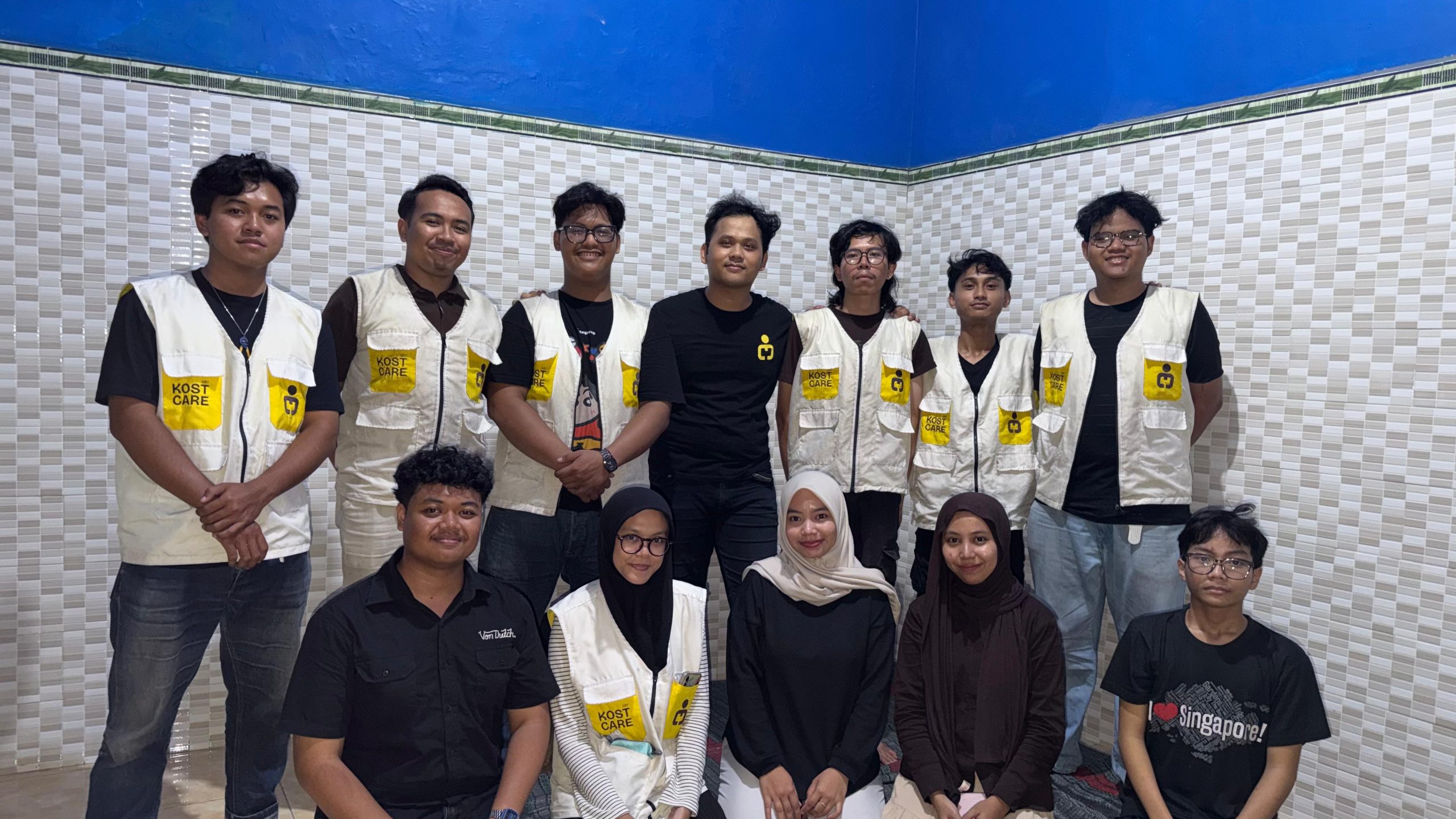 Foto Crew KostCare Surabaya. (Foto: Istimewa)