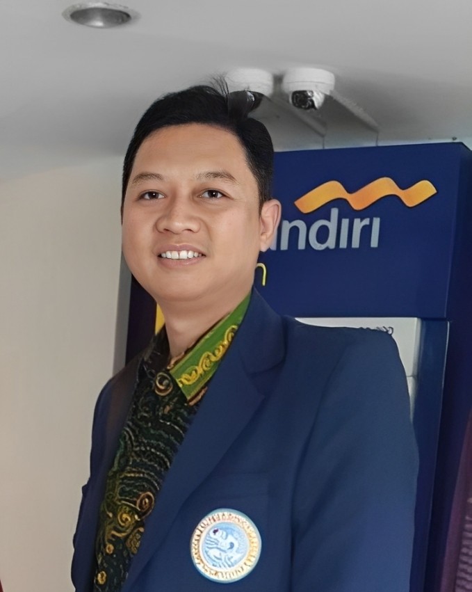 Agus Sudarwanto, alumnus Fakultas Vokasi Universitas Airlangga yang kini menjabat sebagai Direktur Utama PT Dimensi Citra Semesta. (Foto: Narasumber)
