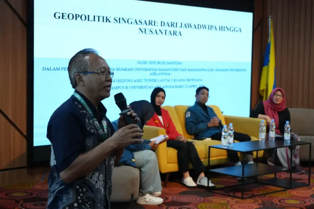 Edy Budi Santoso SS MA saat menyampaikan materi dalam kegiatan kunjungan persahabatan. (Foto: Istimewa)