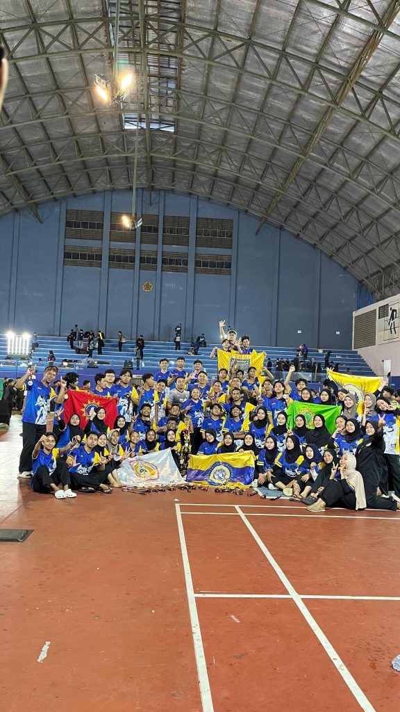 Kontingen IPSI UNAIR berhasil raih juara 1 umum pada ajang 14th Indonesia Pencak Silat Paku Bumi Open Championship 2026 yang diselenggarakan pada 4 - 5 April 2026. (Foto: Istimewa)