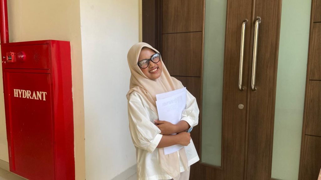 Kesya Arnelita Ilham dari MAN 1 Kendari, Sulawesi Tenggara. (Foto: Humas UNAIR)