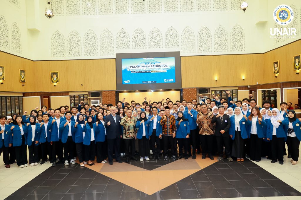Sesi Foto Bersama Kegiatan Pelantikan Pimpinan ORMAWA 2026, Selasa (28/4/2026). (Foto: PHMP UNAIR)