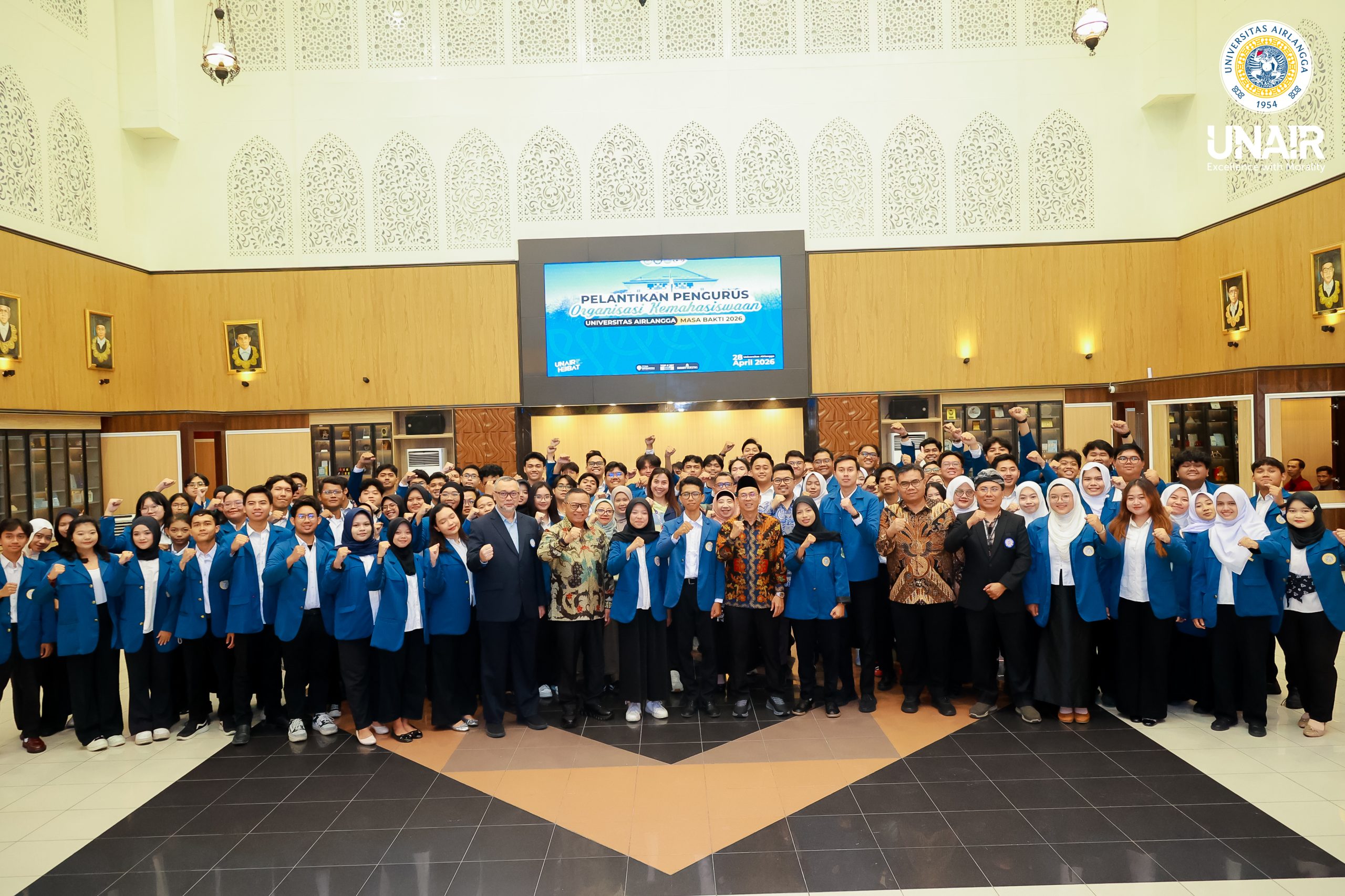 Sesi Foto Bersama Kegiatan Pelantikan Pimpinan ORMAWA 2026, Selasa (28/4/2026). (Foto: PHMP UNAIR)