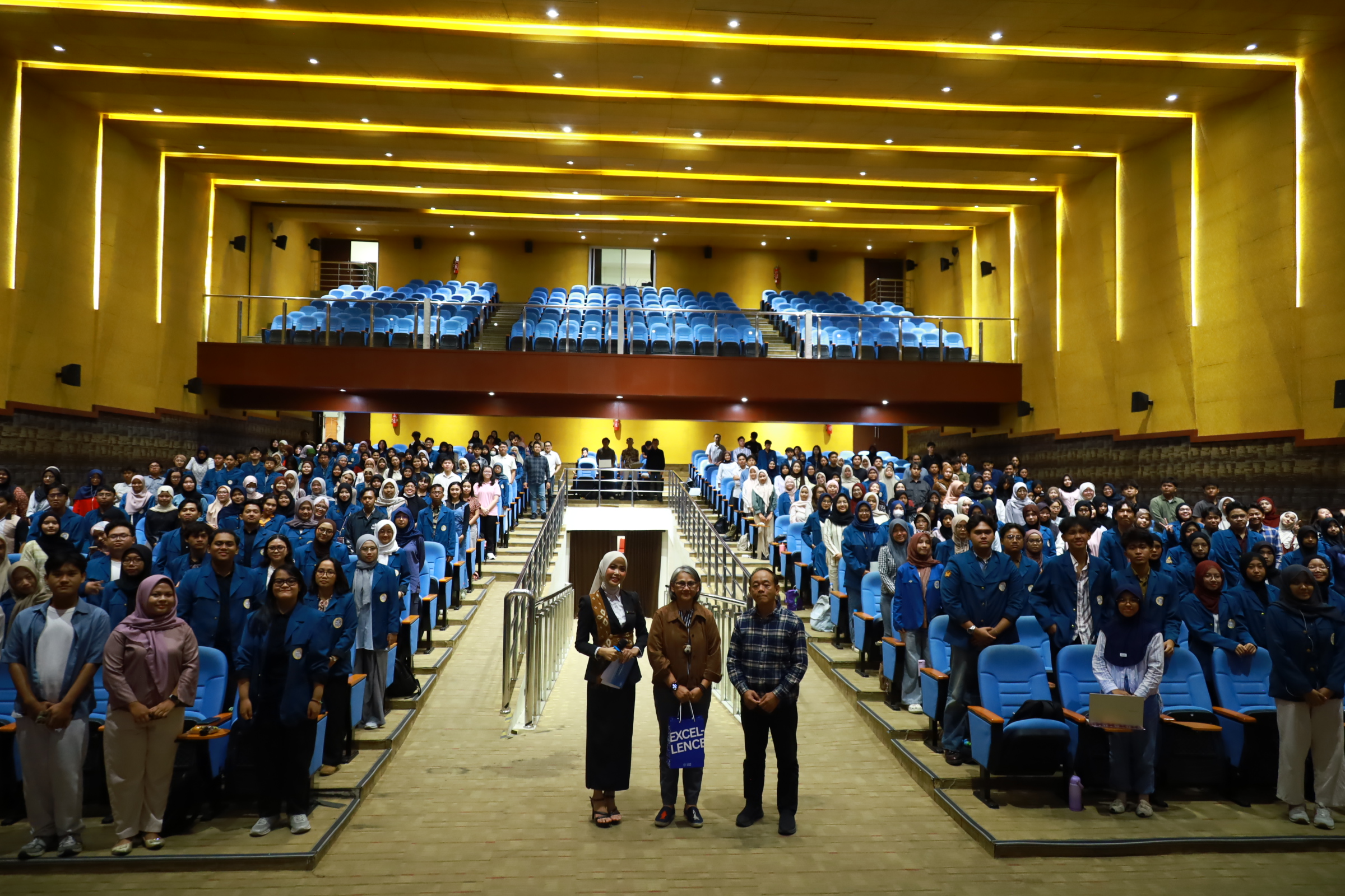 Bootcamp Ke-2 Airlangga Youth Entrepreneur (AYE) di Auditorium Ternate, Gedung ASEEC Tower, Kampus Dharmawangsa-B, Surabaya, Sabtu (2/5/2026). (Foto : Debora)